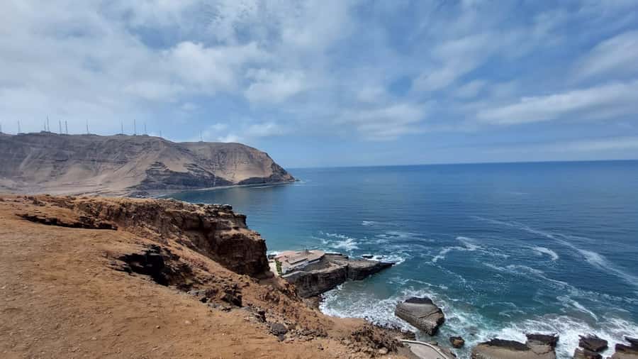 Lima Bike Tour: La Costa Verde & Jesus Statue in Chorrillos - Chorrillos: from tourist-friendly beaches to working-port Lima