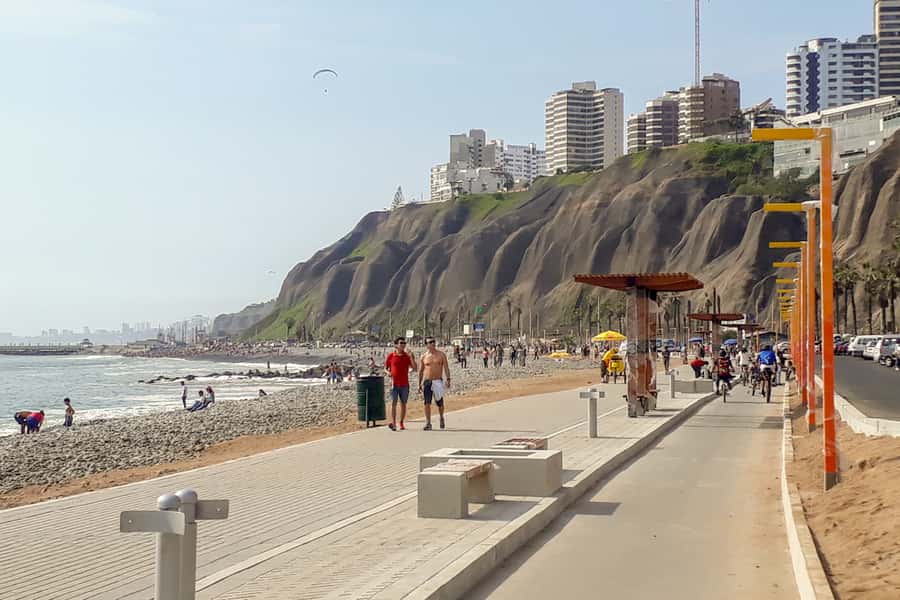 Lima Bike Tour: La Costa Verde & Jesus Statue in Chorrillos - The built-in break, food/drink value, and your photo package
