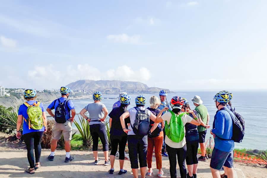 Lima Bike Tour: La Costa Verde & Jesus Statue in Chorrillos - Starting at GoGo Biking in Miraflores: where the ride really begins