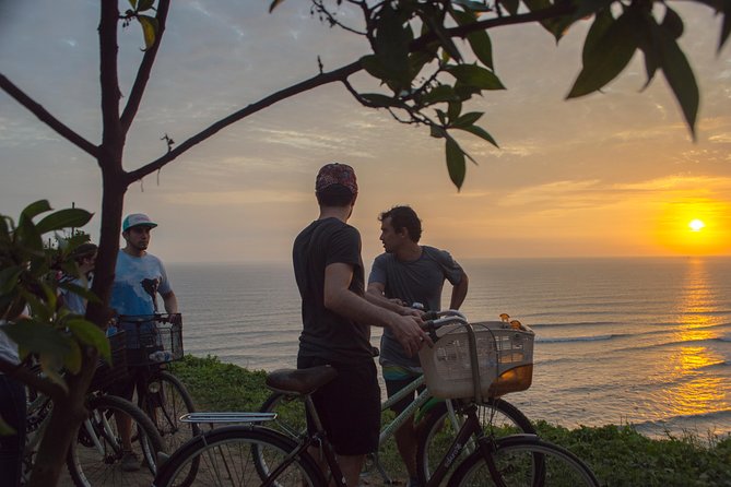 Lima Bike Tour Miraflores - Barranco + Huaca Pucllana! - The Miraflores seaside stretch: viewpoints, Eiffel’s lighthouse, and sky culture