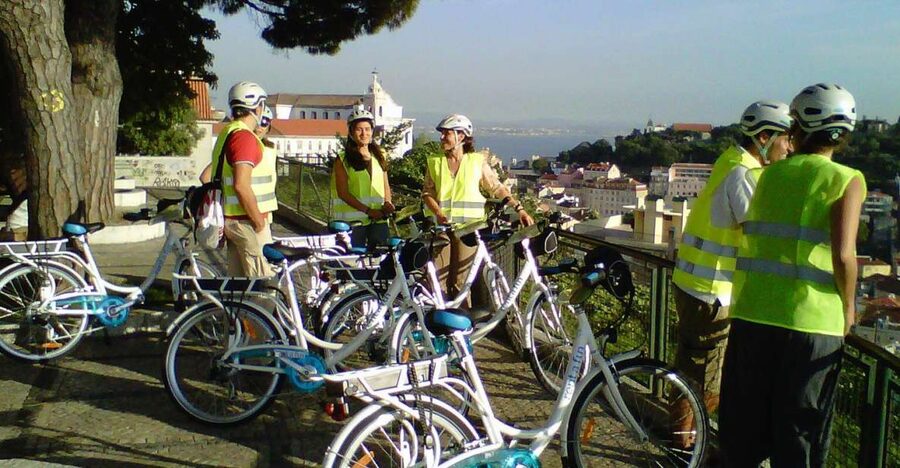Lisbon: 7 Hills Half-Day Electric Bike Tour - Meeting point in Alfama and what you’ll do first