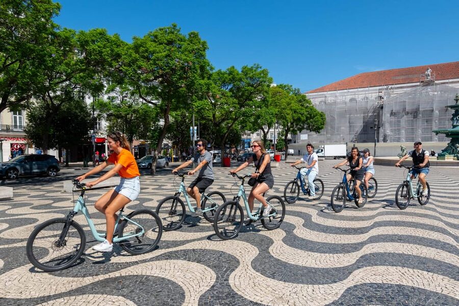 Lisbon Bike Tour: Langs de rivier van Belém naar Lissabon - Ginjinha stop: a short pause with a big Lisbon flavor