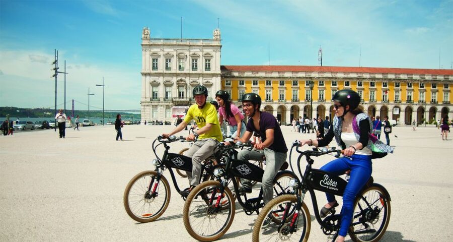 Lisbon: E-Bike Food Tour of Alfama and Old Town - Guides that set the tone: Ricardo and Peter Mendes style