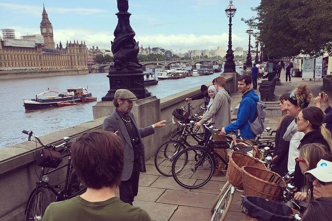 London Bike Tour: Landmarks, Secret Gems, Pub Stop & Street Art - Meeting at 189 Hercules Road: Bikes, Storage, and a Fast Warm-Up