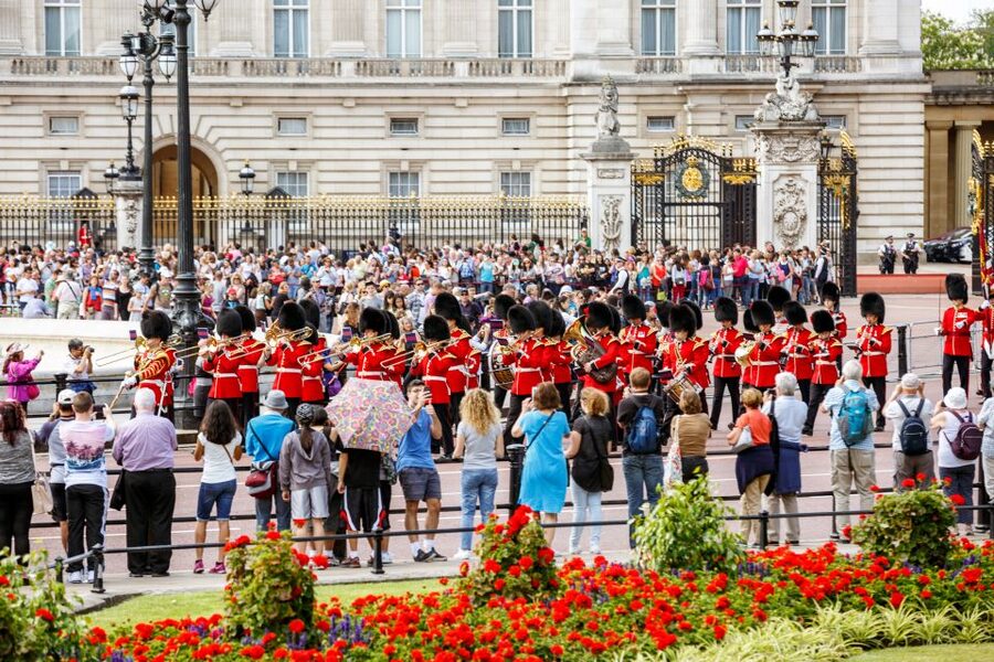 London: Classic Gold 3.5-Hour Bike Tour - Buckingham Palace and the Changing of the Guard: plan for pageantry, not guarantees