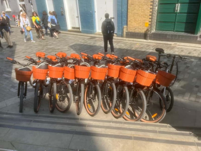 London: Guided E-bike Tour - E-bike comfort, pace, and safety: why it feels easy even with big sights