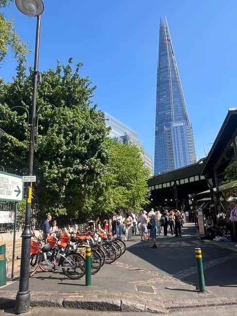 London: Guided E-bike Tour - Trafalgar Square and Buckingham Palace: fast context before you see the crowd