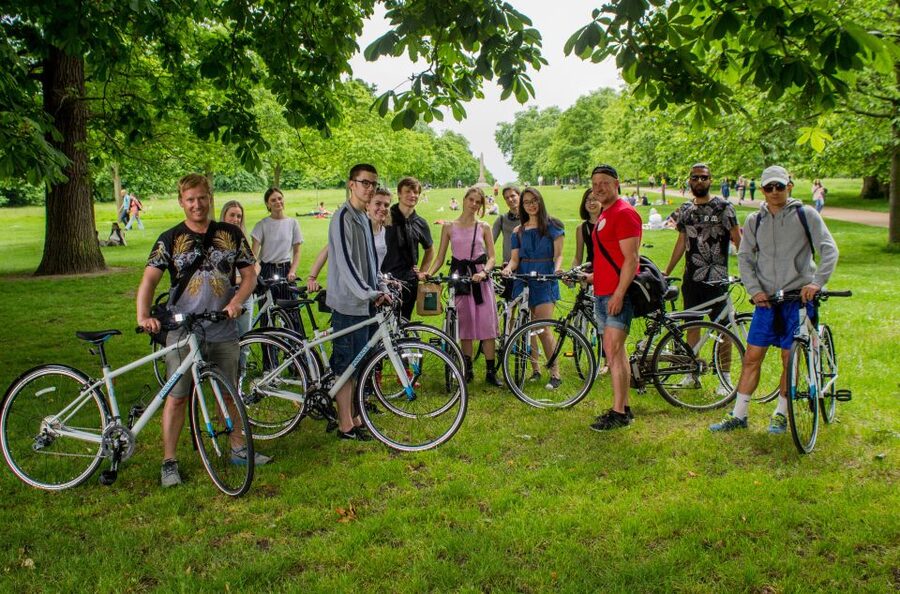 London: Parks and Palaces Guided Morning Bike Tour - Why A Morning Bike Loop Beats Clockwork Sightseeing