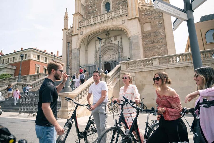 Madrid: 3 h. Guided Highlights Bike Tour with Optional Tapas - Optional Tapas: Three Pinchos and a Drink to Close the Loop