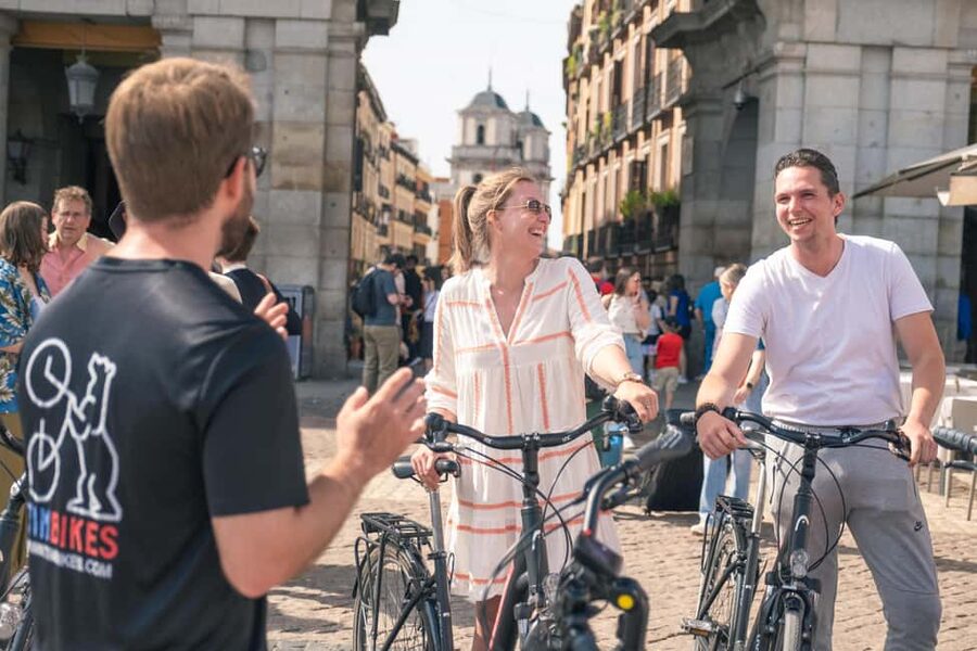 Madrid: 3 h. Guided Highlights Bike Tour with Optional Tapas - Plaza Mayor to Plaza de Santa Ana: Classic Squares, Guided Angles