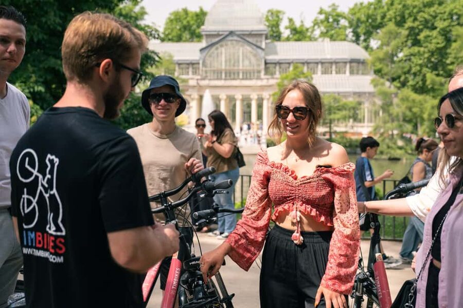 Madrid: 3 h. Guided Highlights Bike Tour with Optional Tapas - The Bikes: 7-Gear Comfort, Plus an Electric Option
