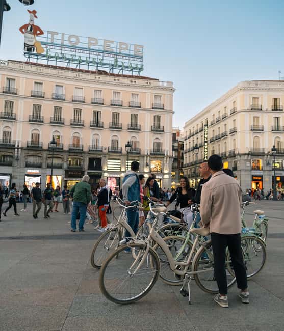 Madrid by Night: Vintage Bike Tour Highlights/Optional Tapas - The guide makes the difference: Manuel and Fernando in real life