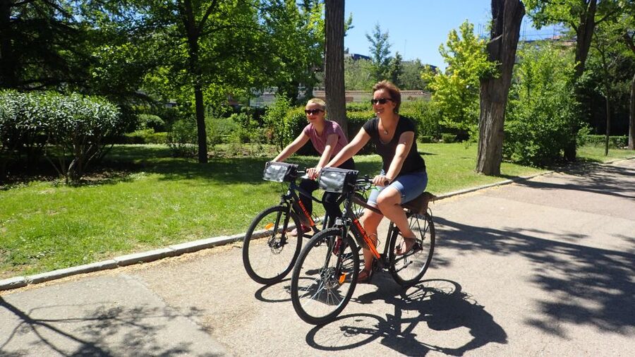 Madrid City Guided Bike/E-Bike Tour for Small Groups - Why a 3-hour Madrid bike tour beats “just wandering”