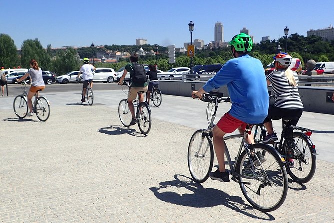 Madrid City Tour | Regular Bike or E-Bike | Reduced Groups - Bikes, helmets, and the hill reality (regular vs e-bike)