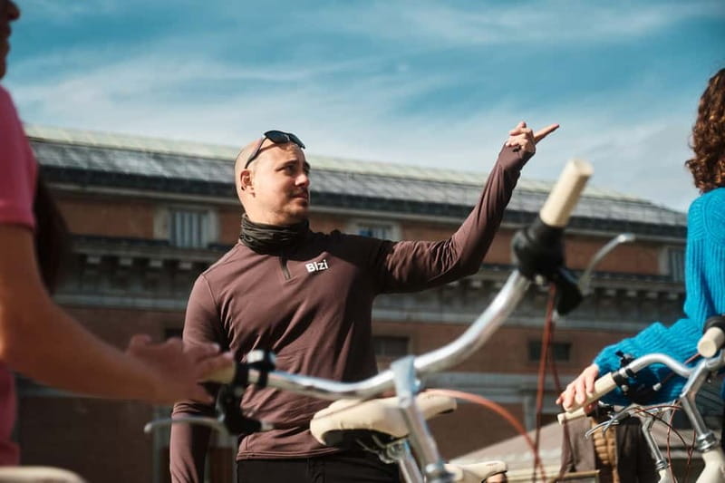 Madrid: Highlights Guided Vintage Bike Tour and Tapas Option - Key highlights you’ll actually feel on the ride