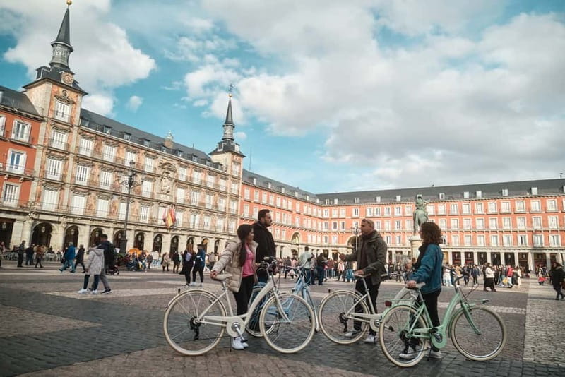 Madrid: Highlights Guided Vintage Bike Tour and Tapas Option - Meeting at C. de Moratín 29 and what to know about the bikes
