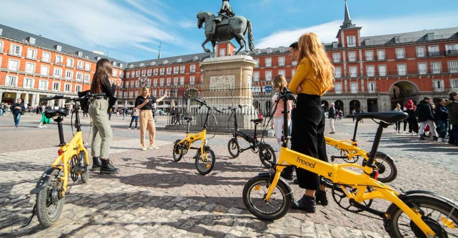 Madrid: Highlights & Parks with Electric Bike Private Tour - Madrid Río and the river bridges: where the skyline comes into focus