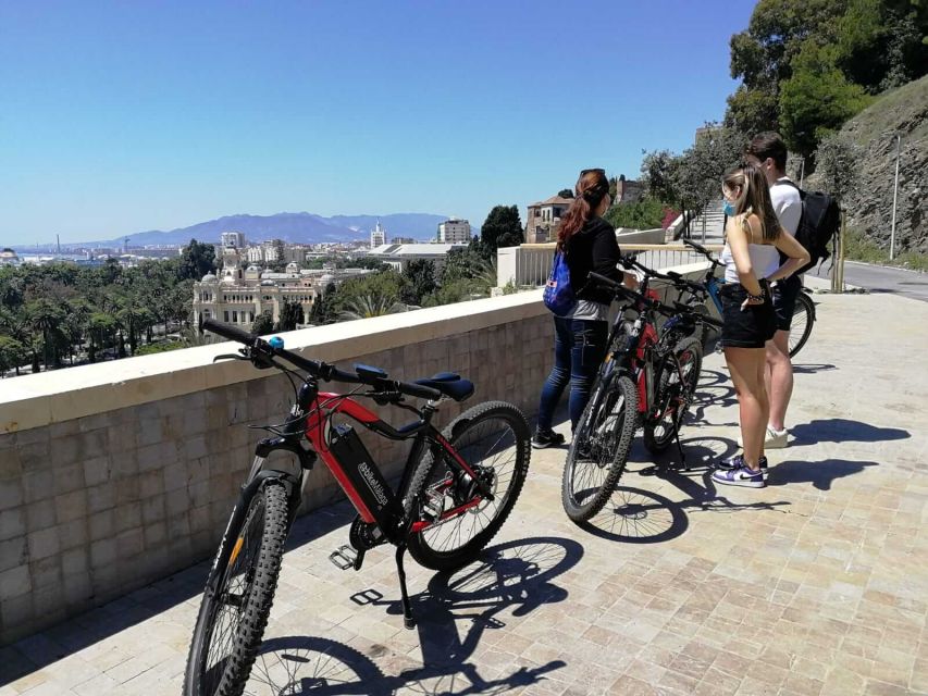 Malaga: Guided E-Bike Tour - The port ride: lighthouse, Muelle Uno, and Palmeral de las Sorpresas