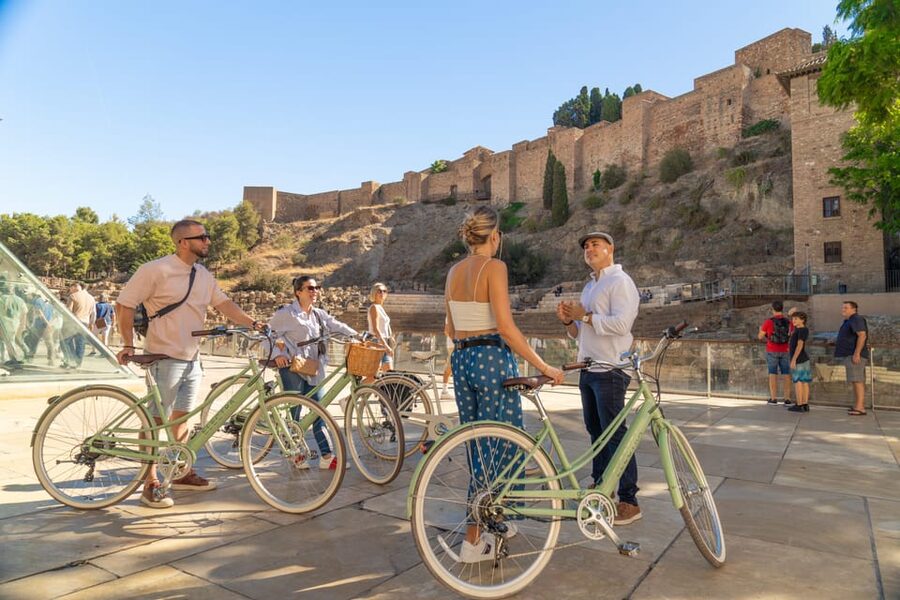 Málaga: Highlights, Hidden Gems and Coast Vintage Bike Tour - Key things that make this tour worth your time
