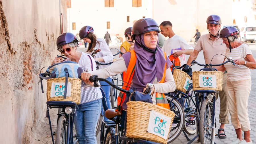 Marrakech: Cultural Bicycle Tour with Pastry and Tea - Zawiya of Sidi Bel Abbas and the first photo-stop rhythm