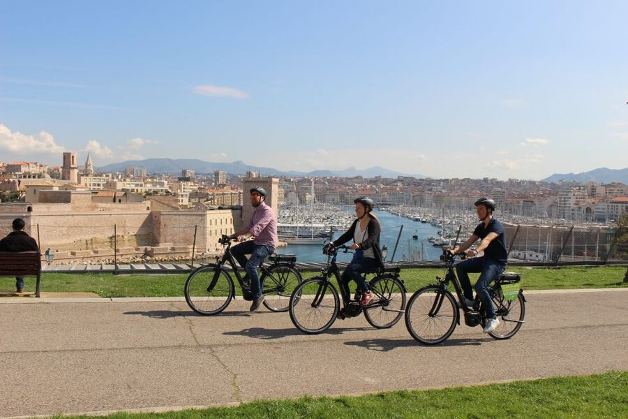 Marseille: E-bike Virtual Guided Tour - Panier district pause: coffee and neighborhood texture
