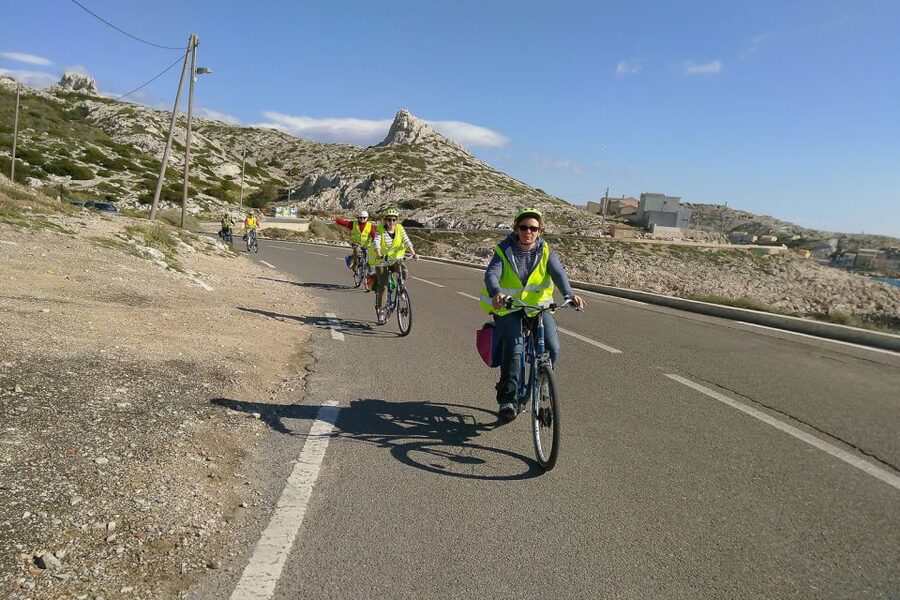 Marseille: Full-Day Guided E-Bike Coast & Calanques Tour - Marseille to Calanques by e-bike: the value of easy effort