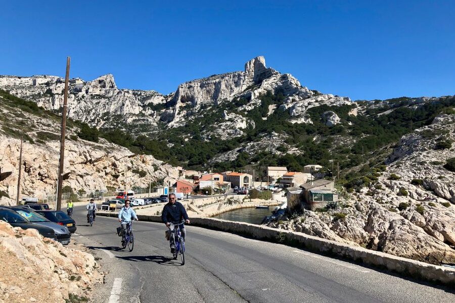 Marseille: Full-Day Guided E-Bike Coast & Calanques Tour - Pastré or Borely Park: a calm landing after coastal miles