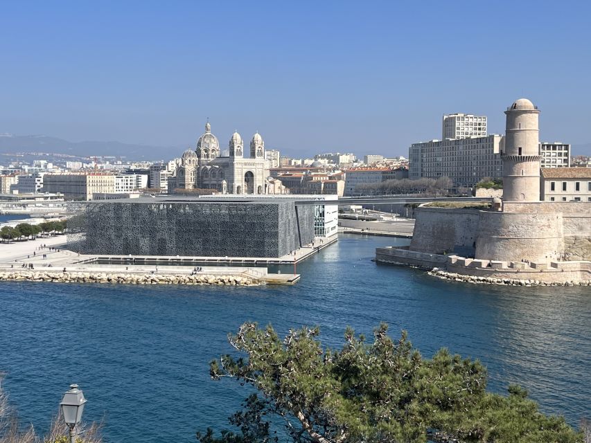 Marseille: Sightseeing E-Bike Tour - Getting started at 2 Rue de la Loge: helmets, fit, and a short test ride