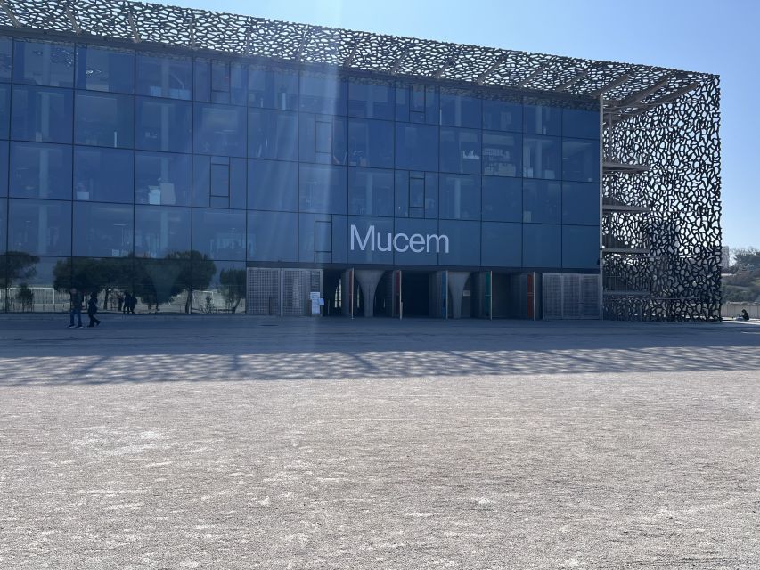 Marseille: Sightseeing E-Bike Tour - Pharo via the Bassin du Carénage: a scenic stretch that sets up the Corniche