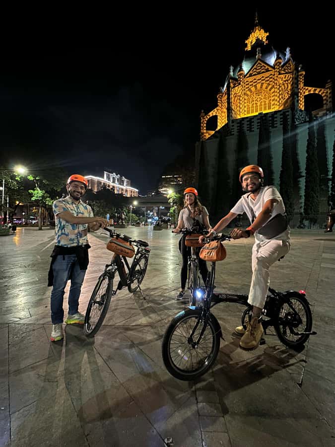 Medellín: History & Local Life Essentials Tour on an E-Bike - Plaza Mayor walk: a short finale that lands the message