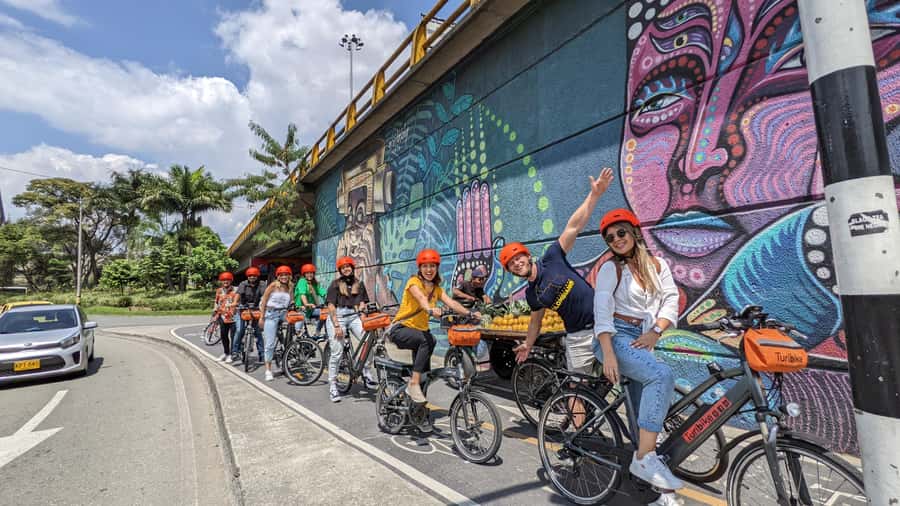 Medellín: History & Local Life Essentials Tour on an E-Bike - Getting started at NOI Coworking: the calm before the ride