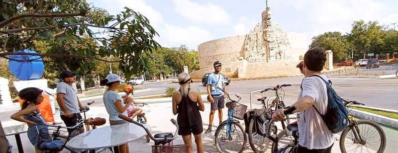 Mérida: Montejo Boulevard and Historic Center bike tour - Casa Montejo Museum and the cathedral area: short stops with big payoff