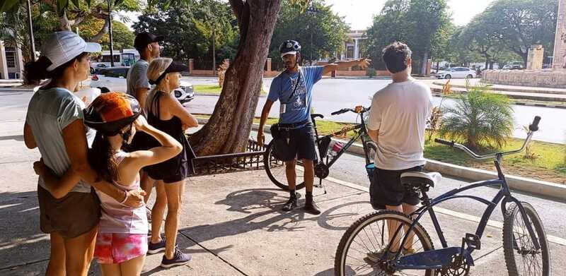 Mérida: Montejo Boulevard and Historic Center bike tour - Pace, safety, and when to pick this tour