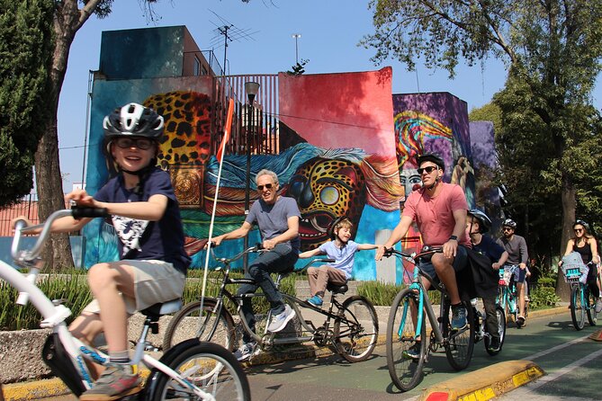 Mexico City: Art Naco, murals & street art bike tour - Street food break: tacos and snacks in the right neighborhoods