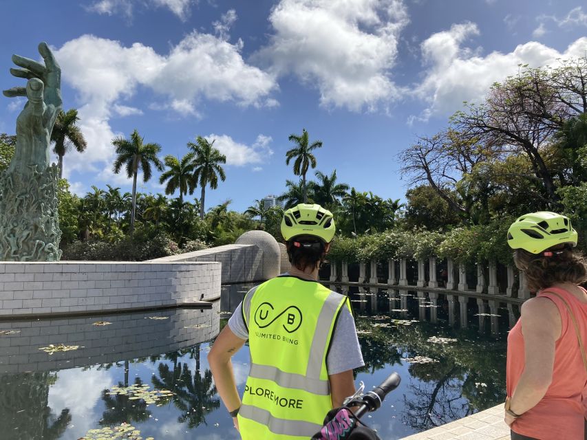 Miami Beach: City Highlights Guided Bike or eBike Tour - Lummus Park: A Calm Breath Between Iconic Stops