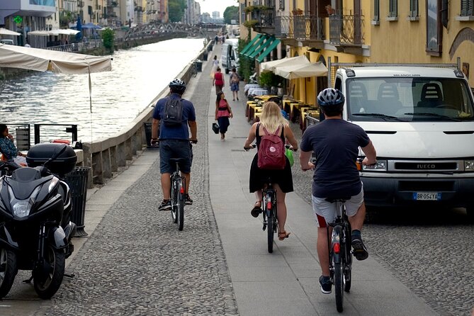 Milan: Bicycle Tour Live Tourist Guide 3 hours and half - Brera District: art-town Milan in miniature