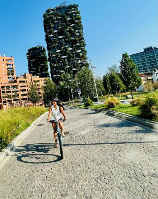 Milan: Bike tour of the city - Navigli and Porta Ticinese: canals and street atmosphere, without the long walk
