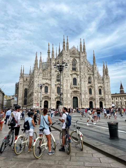 Milan: Bike tour of the city - Villa Necchi Campiglio and Parco Indro Montanelli: a calmer reset