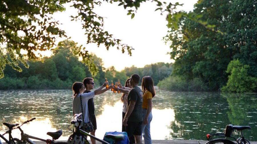 Milan: Bike Tour with Picnic on the turtle lake - Bikes, helmets, and a ride that won’t punish beginners