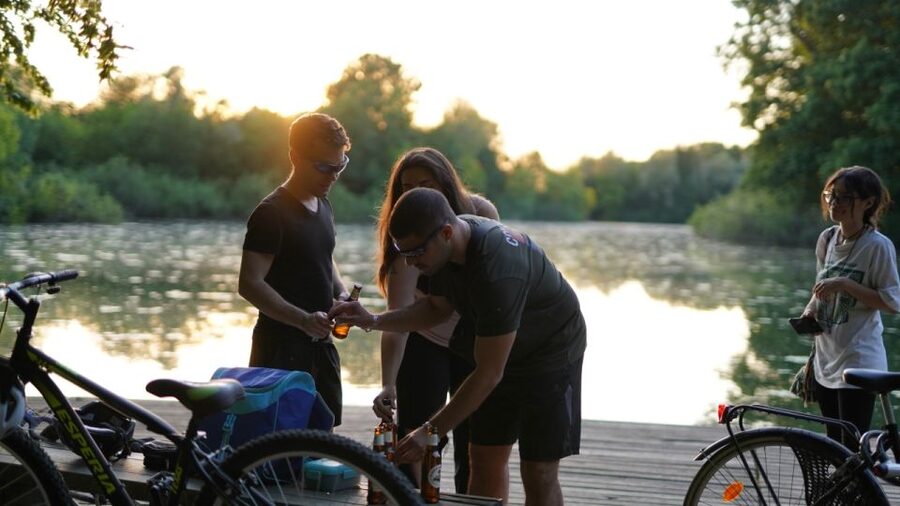 Milan: Bike Tour with Picnic on the turtle lake - Parco Aldo Aniasi: short, sweet, and built around golden light