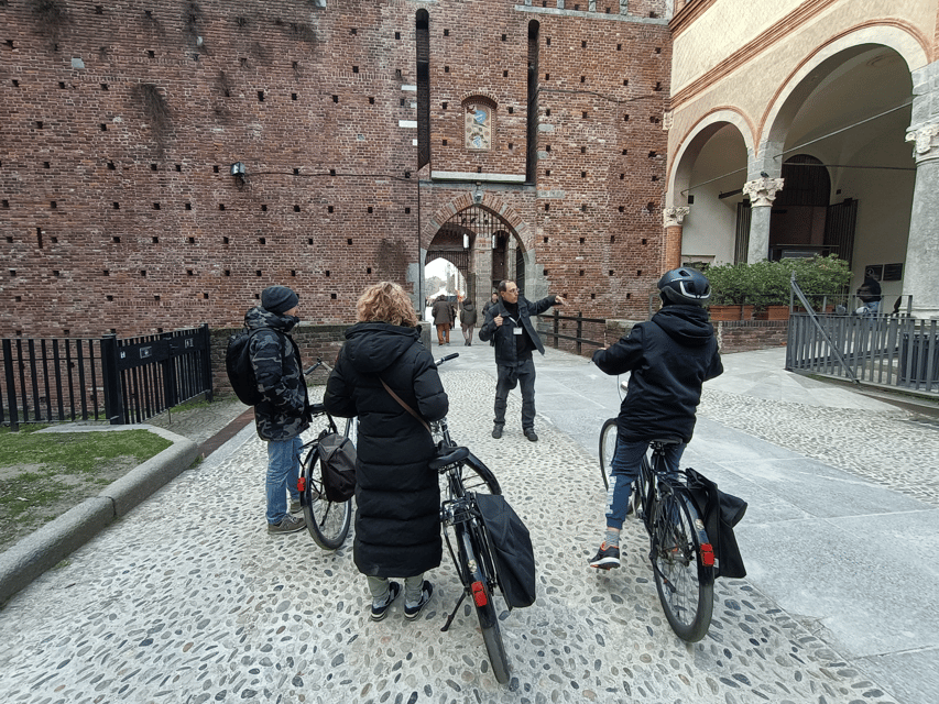 Milan: ELECTRIC-Bicycle Tour Live Tour Guide 3 hours & half - Meeting at CARGO BIKE STORE and Getting Ready to Ride