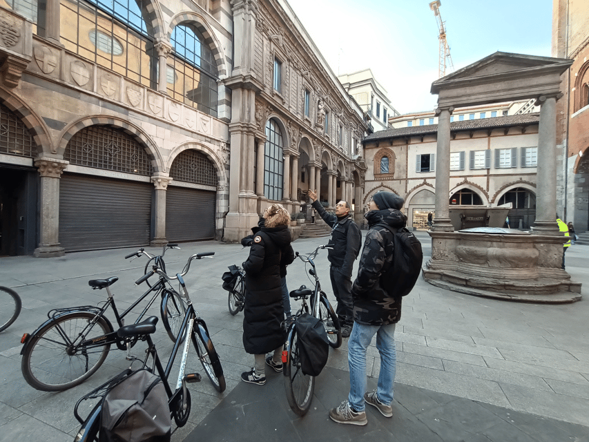 Milan: Guided Bike Tour - Piazza Affari and L.O.V.E.: modern Milan in one quick, sharp stop