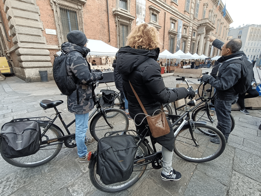 Milan: Guided Bike Tour - Duomo Square photo session: ending with Milan’s big finale