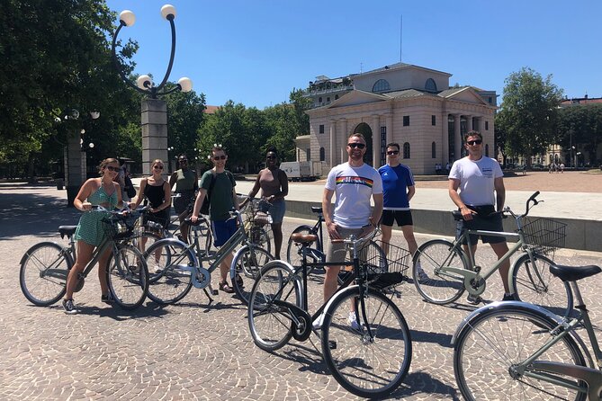Milan's Hidden Gems: Unique Bike Tour (ENG, NL) - CityLife to Arco della Pace: Modern and Classic in the Same Segment