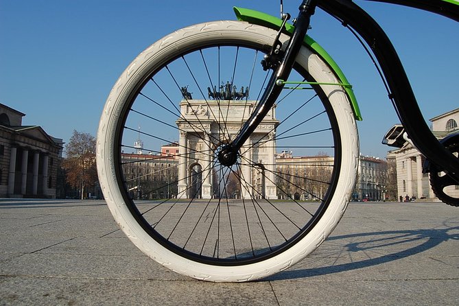 Milan's Hidden Gems: Unique Bike Tour (ENG, NL) - The Café Stop: Espresso, Ice Cream, or a Milanese Cocktail