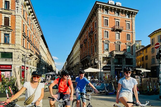 Miles and smiles /// Milan's ride - Darsena and the Navigli area: winding water-side energy into the loop