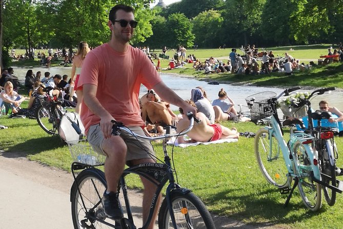 Mini Classic Bike Tour @ 4pm incl. Beer Garden & Surfers 2,5 hrs - A 4pm Munich bike spin that links Old Town to the English Garden
