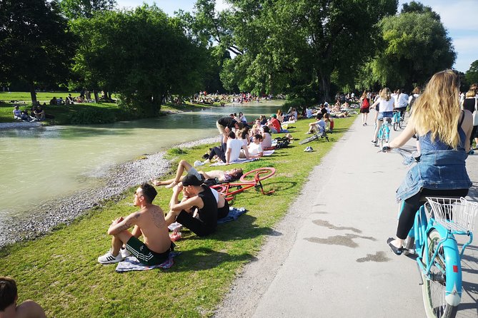 Mini Classic Bike Tour @ 4pm incl. Beer Garden & Surfers 2,5 hrs - Residenz and Hofgarten: royal Munich without the long museum slog