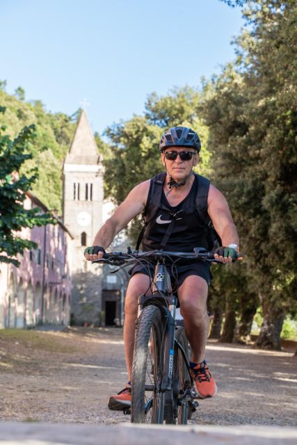 Monterosso al Mare: Cinque Terre National Park E-Bike Tour - Back to Monterosso: focaccia, wine, and the last big viewpoint