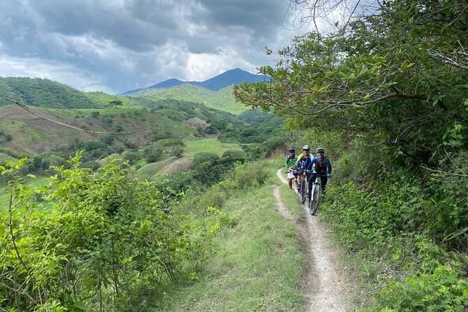 Mountain Bike Tour through Guatemala - Your day-by-day flow: from 5:00 am bus pickup to ride-time stops